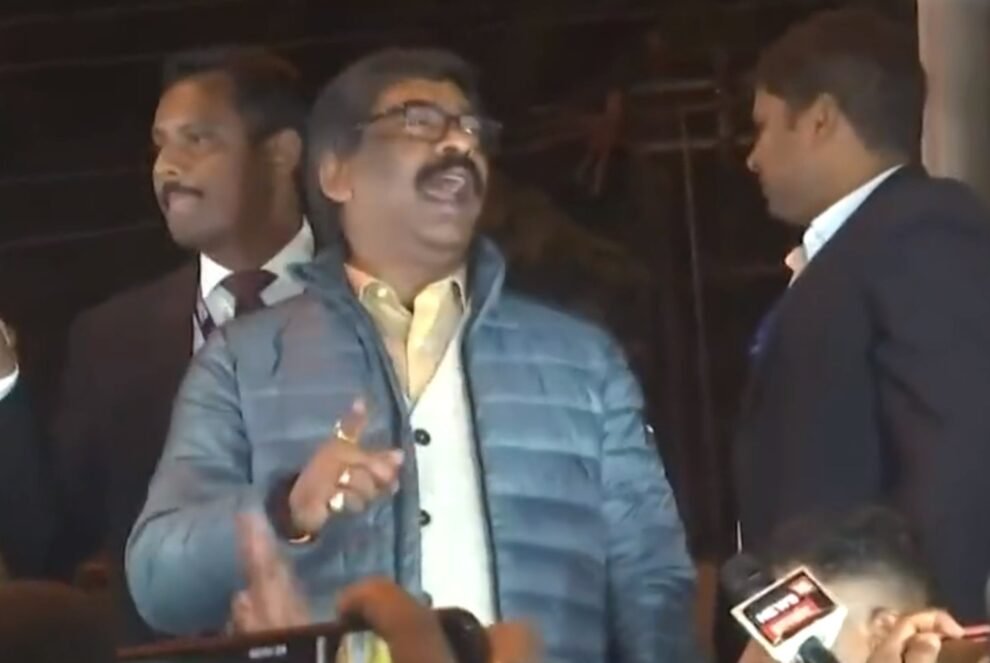 प्रवर्तन निदेशालय ने झारखंड के मुख्यमंत्री हेमंत सोरेन के दिल्ली आवास पर छापा मारा, नकदी और लक्जरी कार जब्त की